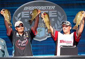 Kyle Harrigan (right) from Bradley Beach, N.J., hauled in 16 pounds, 1 ounce from Lake Onondaga en route to becoming the Junior Bassmaster World Champion in the 15-18 year-old age group.  August 10, 2008  Lake Onondaga  Syracuse, NY